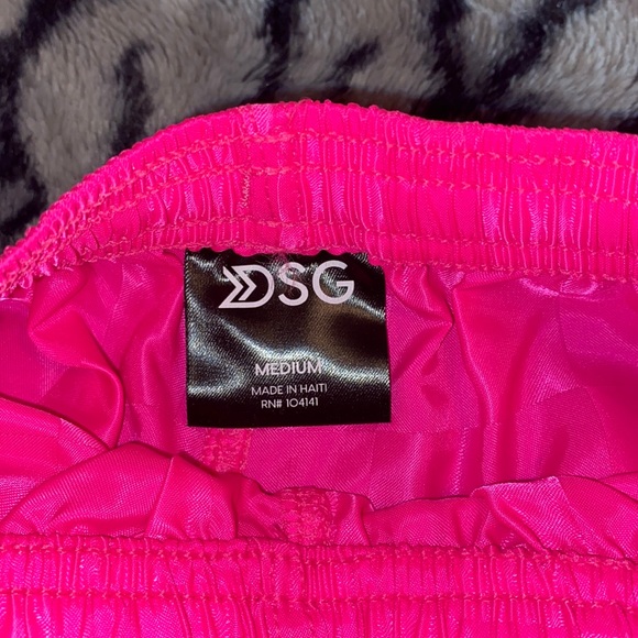 DSG kids pink shorts medium - Picture 2 of 6